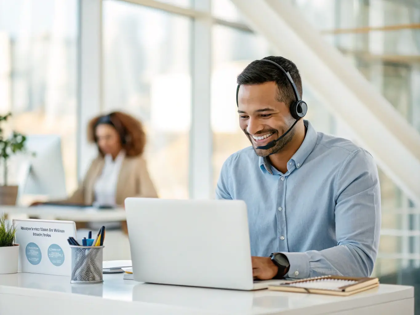 An image depicting a customer support agent assisting a user with a VPS hosting issue, emphasizing the importance of responsive and knowledgeable support teams.